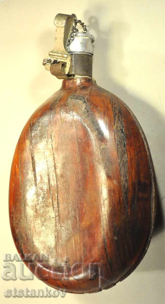 Аукцион Стара алуминиева манерка с фурнир от Българската армия Аукцион Стара алуминиева манерка с фурнир от Българската армия