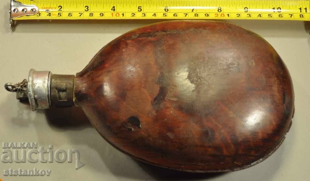 Доставка на Стара алуминиева манерка с фурнир от Българската армия Доставка на Стара алуминиева манерка с фурнир от Българската армия