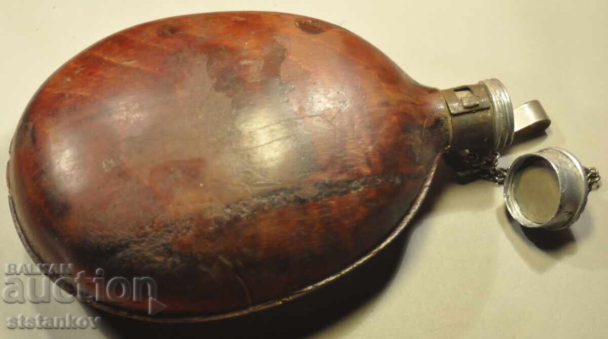 Стара алуминиева манерка с фурнир от Българската армия Стара алуминиева манерка с фурнир от Българската армия