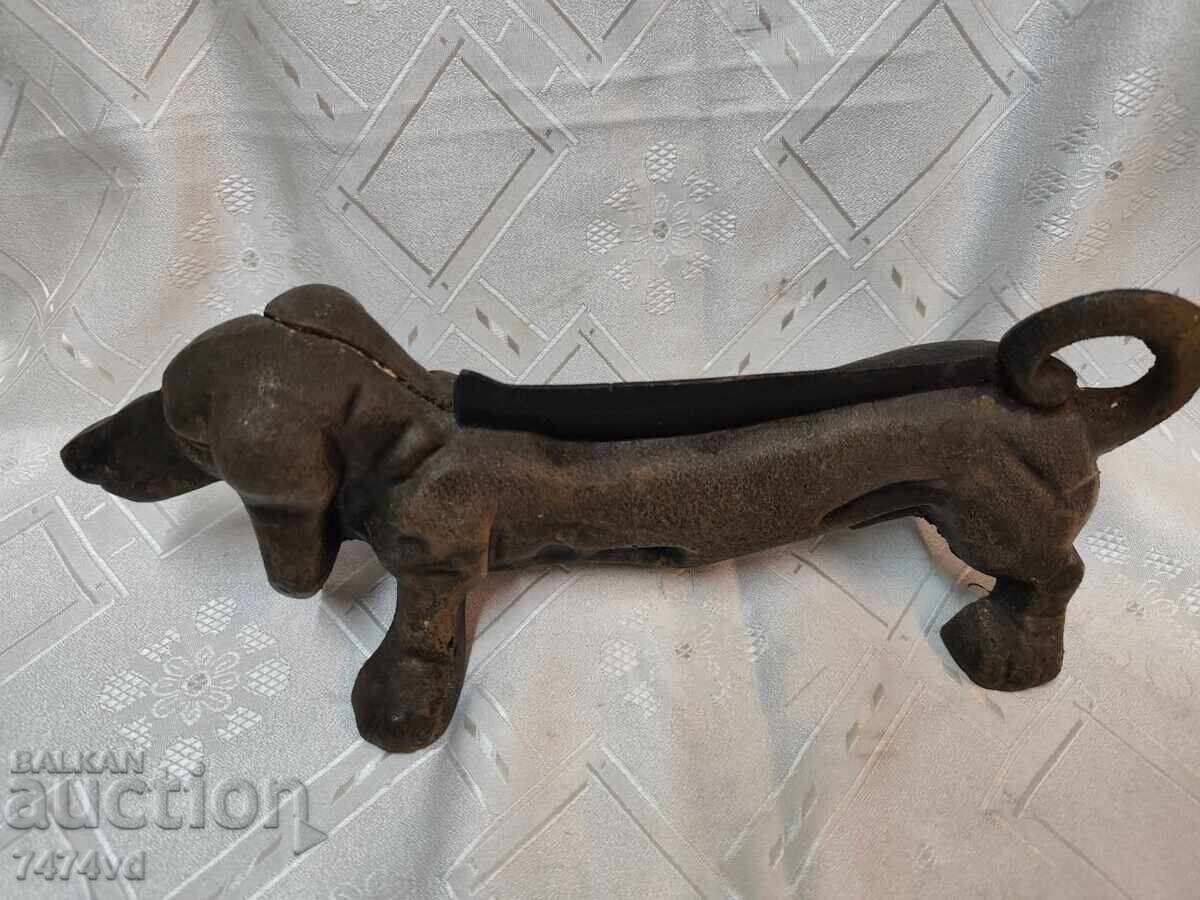 Стара масивна чугунена стъргалка за обувки куче 1900 с цена € 100.00 | 195.58 лв.