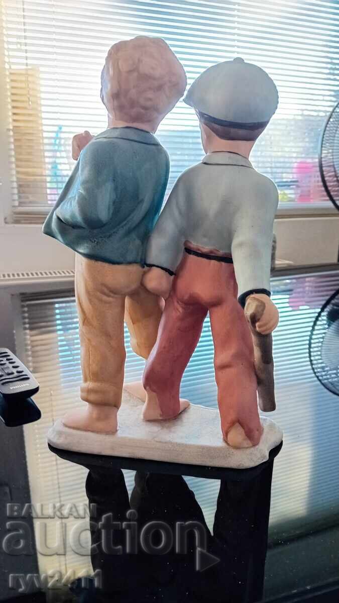 Винтидж ретро порцеланова статуетка 29 см. Двама хулигани с цена € 35.00 | 68.45 лв. Винтидж ретро порцеланова статуетка 29 см. Двама хулигани с цена € 35.00 | 68.45 лв.