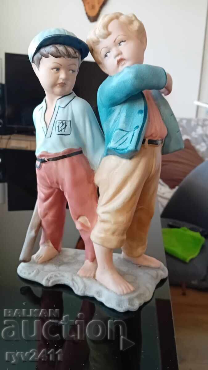 Δημοπρασία Βίντατζ ρετρό πορσελάνινο αγαλματίδιο 29 εκ. Δύο χούλιγκανς