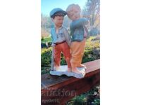 Винтидж ретро порцеланова статуетка 29 см. Двама хулигани