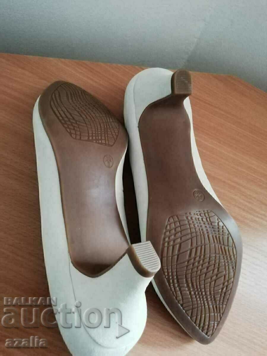 5th Avenue Women's Cream Leather Heeled Shoes, Size 36 - 5