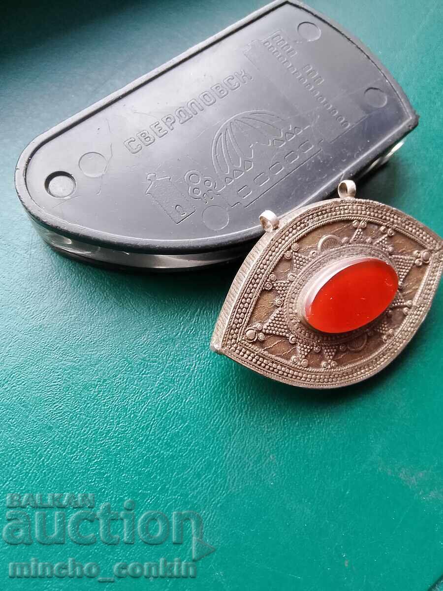 Доставка на Възрожденски амулет Божието око сребро сачан карнеол.