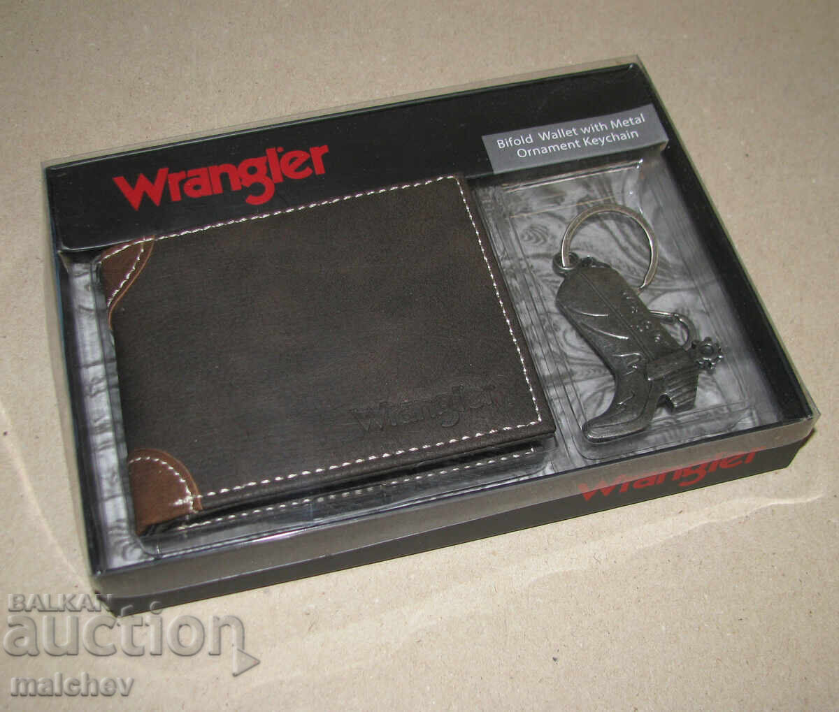 Σετ δερμάτινο πορτοφόλι και μπρελόκ Wrangler, καινούργιο με τιμή € 18.00 | 35.20 BGN Σετ δερμάτινο πορτοφόλι και μπρελόκ Wrangler, καινούργιο με τιμή € 18.00 | 35.20 BGN
