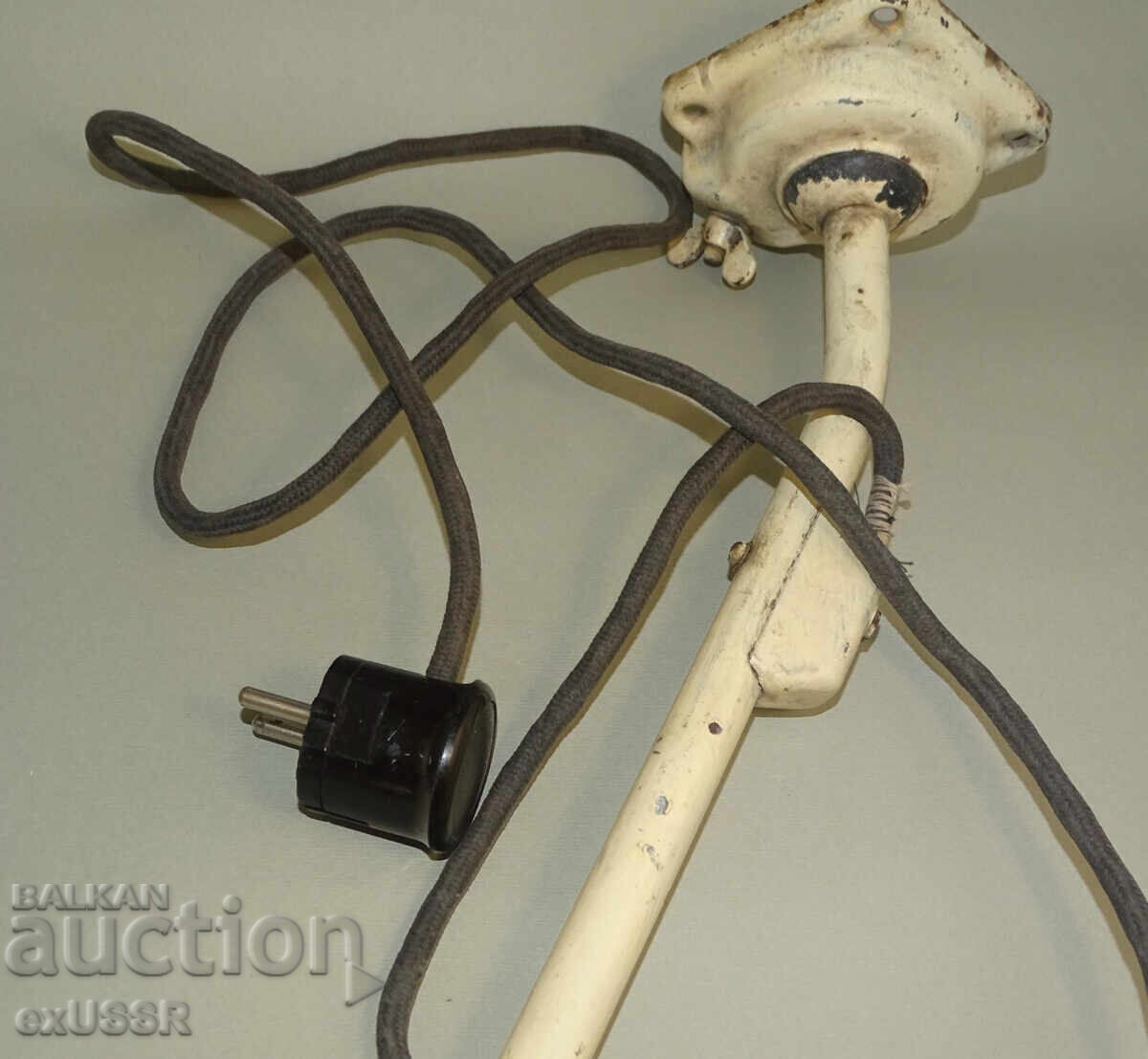 Παλαιό γερμανικό φωτιστικό εργασίας με βραχίονες, σμάλτο, δεκαετία 1930 με τιμή € 125.00 | 244.48 BGN