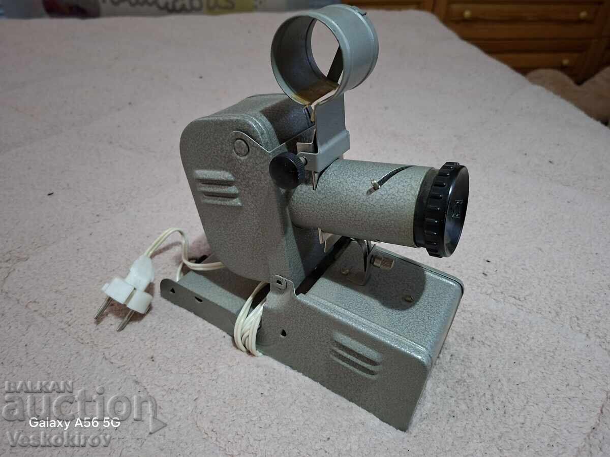 Прожекционен апарат с цена € 10.00 | 19.56 лв.