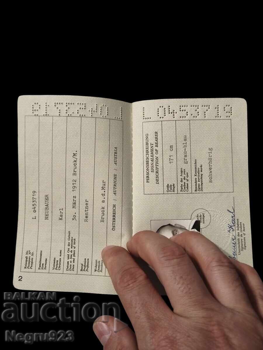 Original Austrian historical document lot 1940s–1980s cu preț € 50.00 | 97.79 BGN