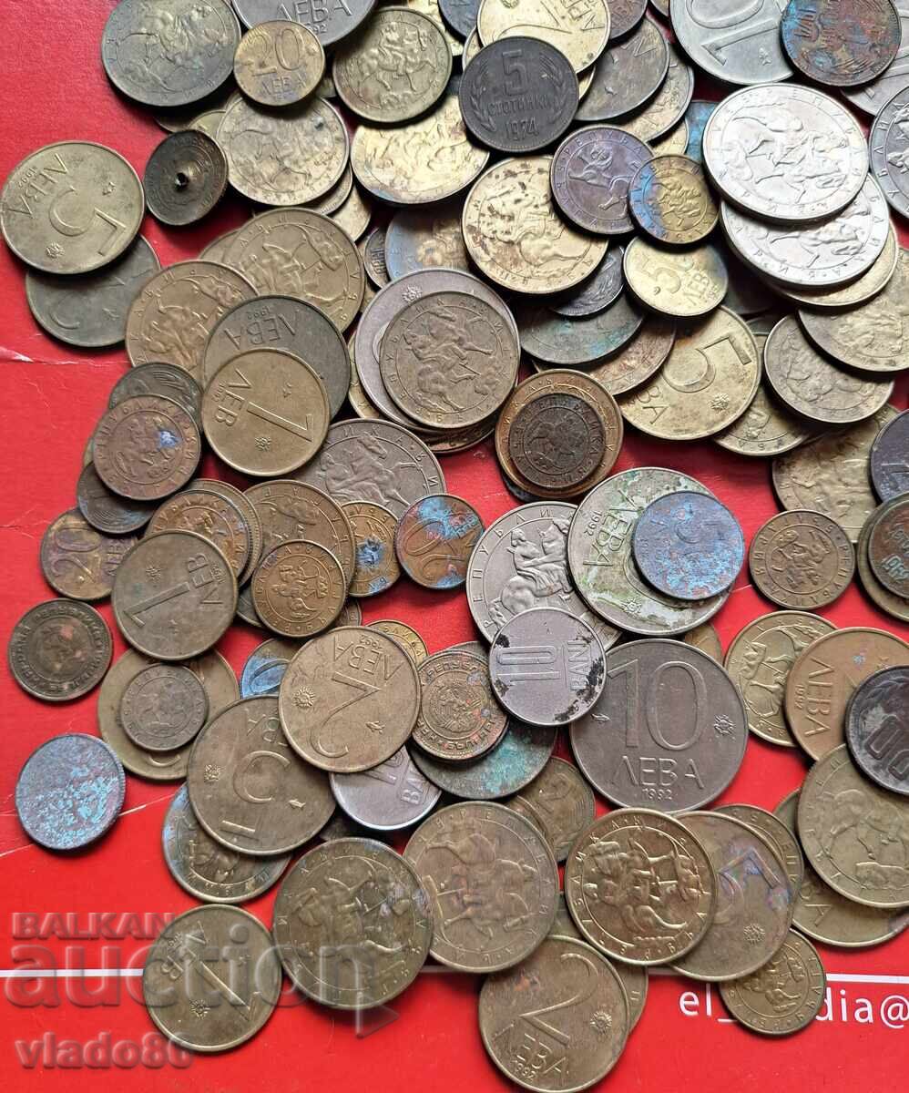 Livrarea O mulțime de monede bulgărești Livrarea O mulțime de monede bulgărești