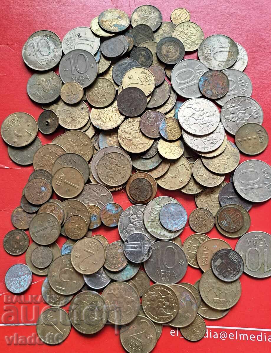 O mulțime de monede bulgărești O mulțime de monede bulgărești