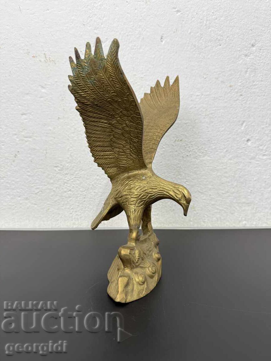 Бронзова статуетка / скулптура на орел с плячка. №7805 с цена € 65.00 | 127.13 лв.