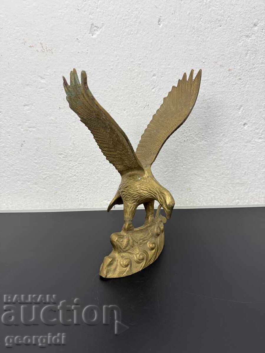 Бронзова статуетка / скулптура на орел с плячка. №7805