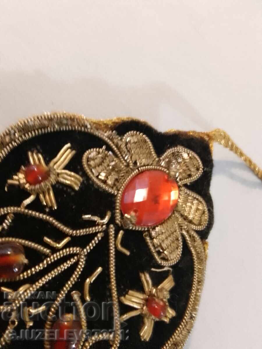 Inimă vintage cu preț € 20.00 | 39.12 BGN Inimă vintage cu preț € 20.00 | 39.12 BGN