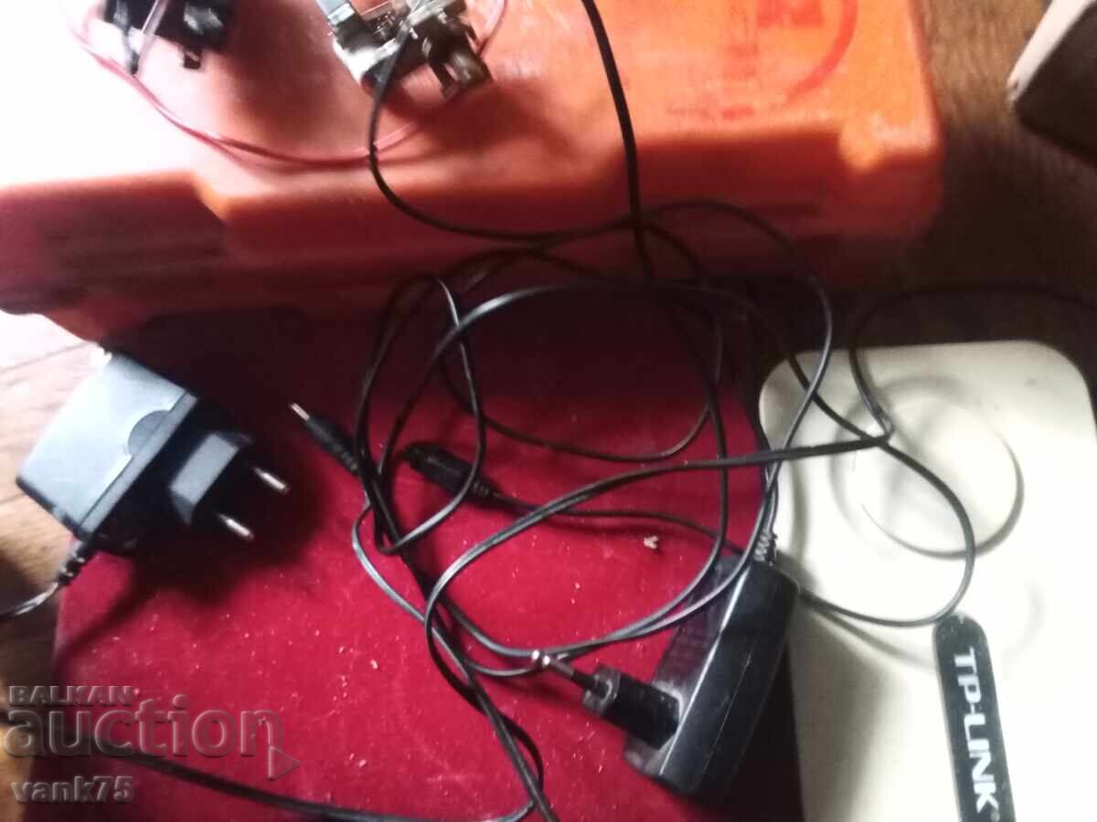 Φαρμακείο δρομολογητή 2 φορτιστές και άλλα με τιμή € 3.00 | 5.87 BGN