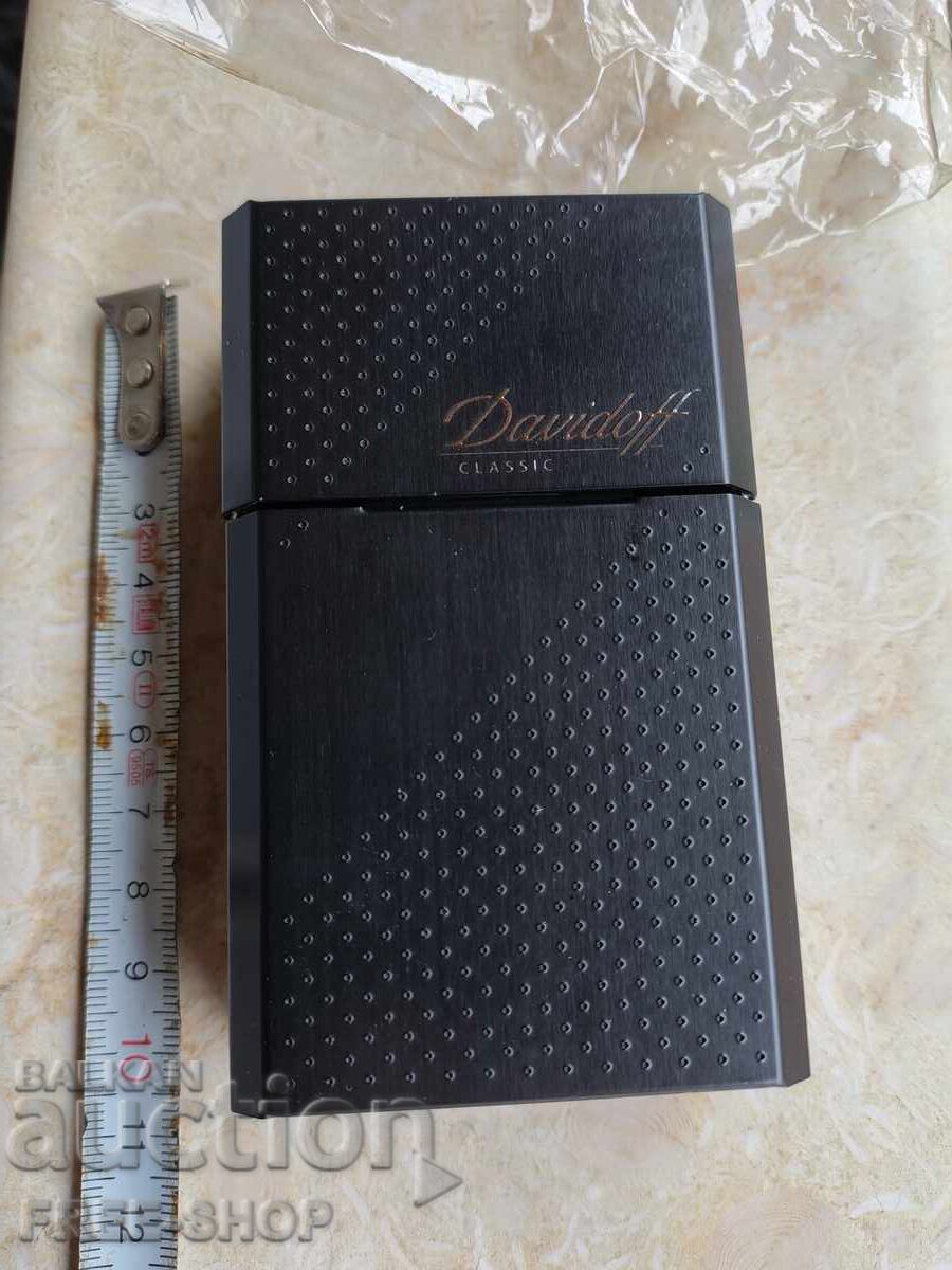 Αχρησιμοποίητη μεταλλική ταμπακέρα Αχρησιμοποίητη μεταλλική ταμπακέρα