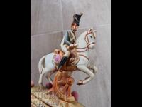 Порцеланова статуетка