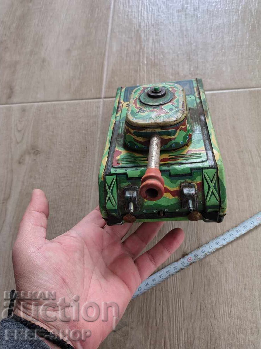 Стар  ламаринен танк с цена € 20.00 | 39.12 лв.