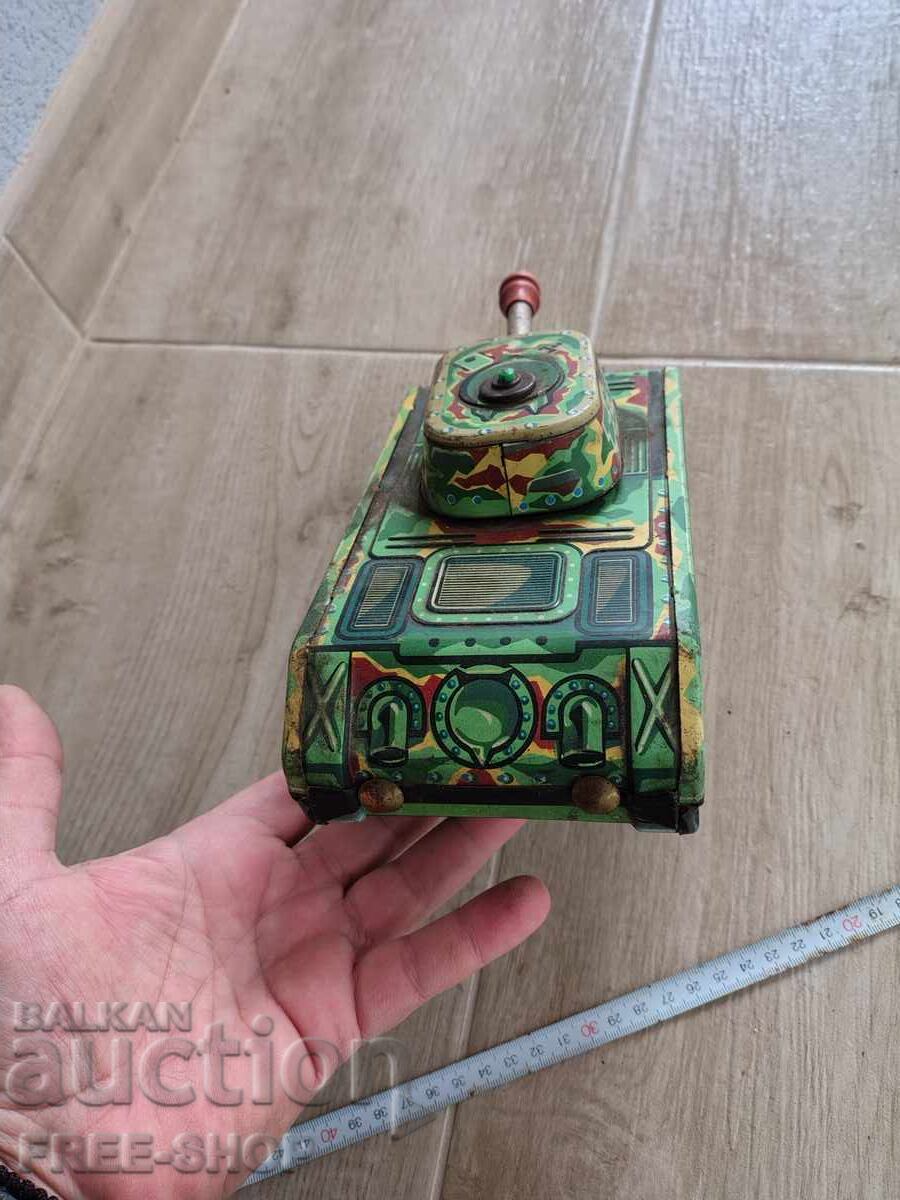 Доставка на Стар  ламаринен танк