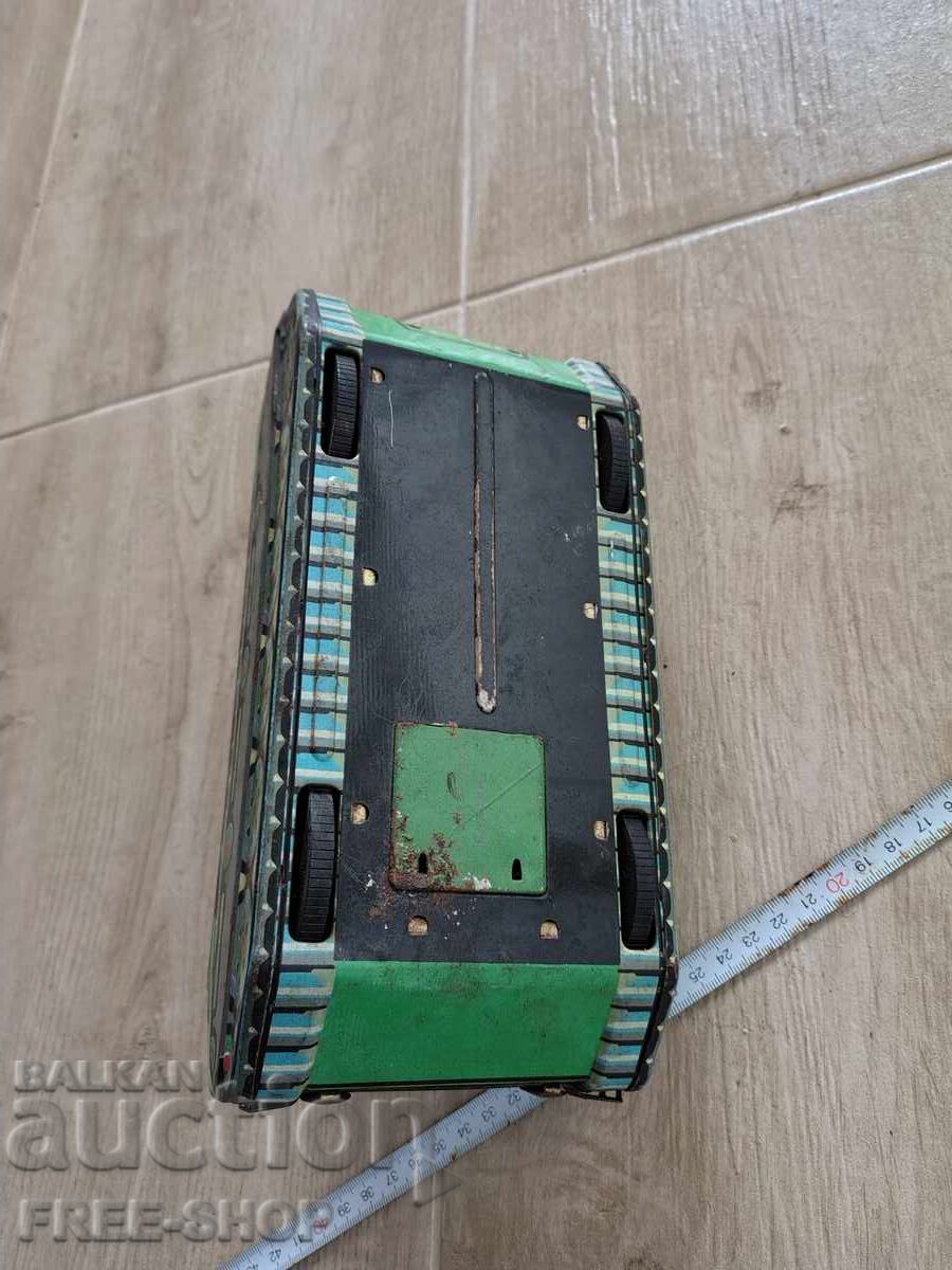 Стар  ламаринен танк - 5