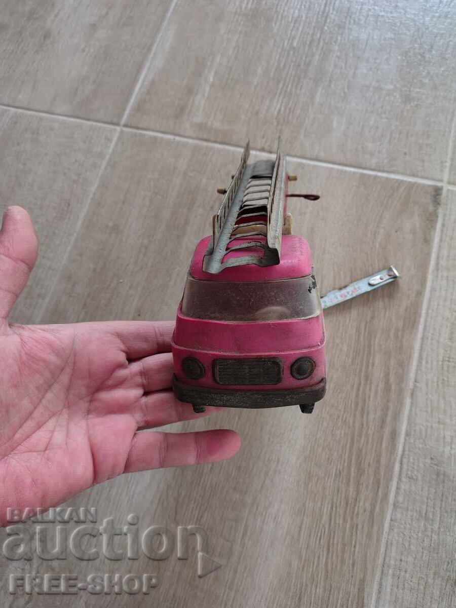 O jucărie veche de tablă cu preț € 25.00 | 48.90 BGN