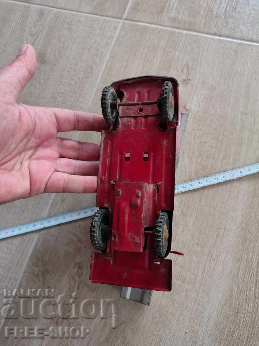 Licitație O jucărie veche de tablă