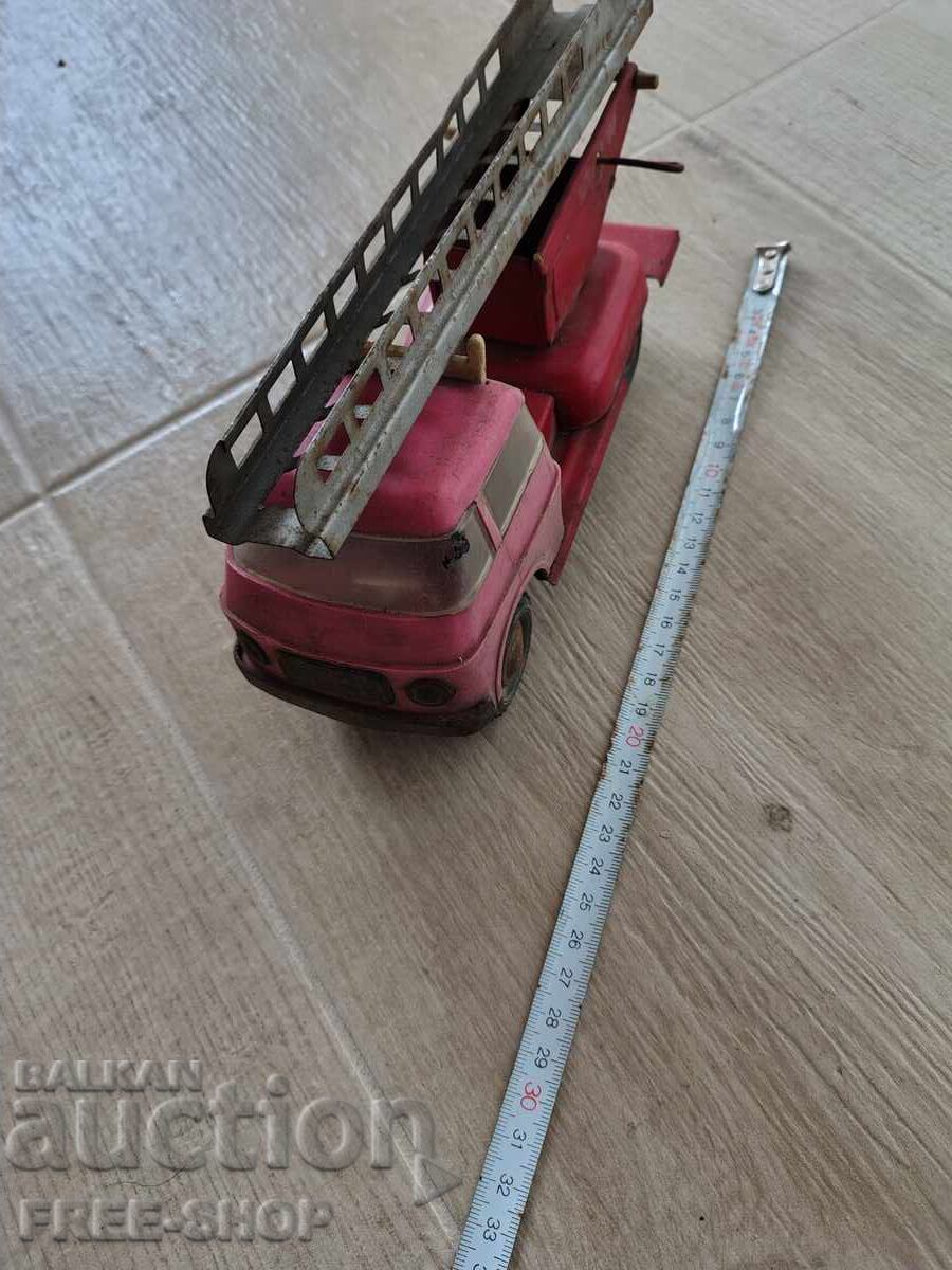 Livrarea O jucărie veche de tablă