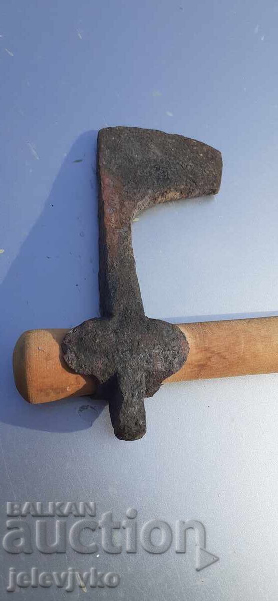 Доставка на Стара османска брадва Доставка на Стара османска брадва