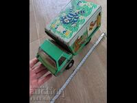 Ένα παλιό τσίγκινο παιχνίδι