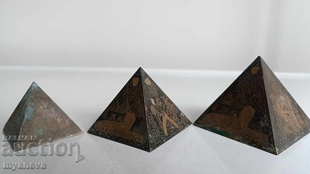 Vintage, bronz, piramide energetice cu motive egiptene cu preț € 20.00 | 39.12 BGN