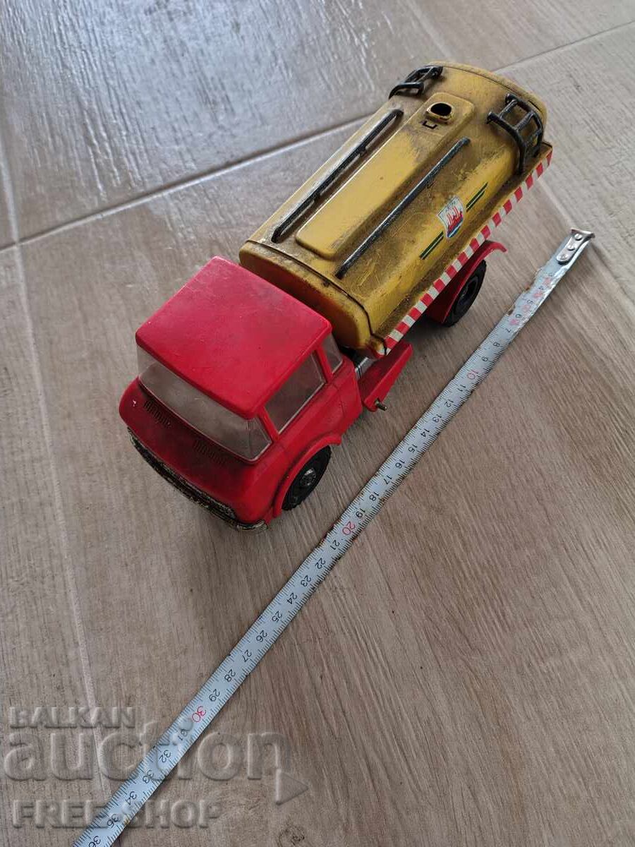 O jucărie veche de tablă cu preț € 20.00 | 39.12 BGN