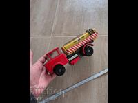 Ένα παλιό τσίγκινο παιχνίδι