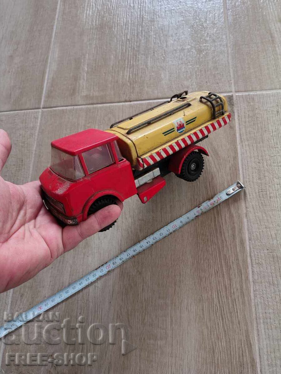 Ένα παλιό τσίγκινο παιχνίδι