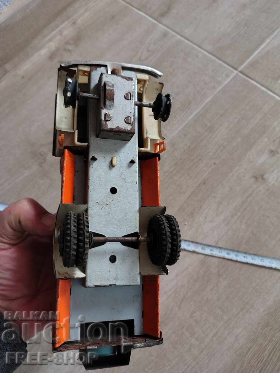 Ένα παλιό τσίγκινο παιχνίδι - 5