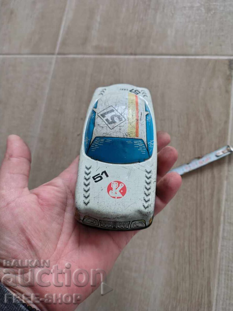 Livrarea O jucărie veche de tablă