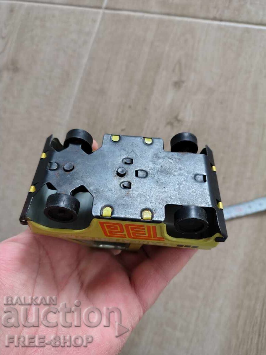 O jucărie veche de tablă cu preț € 10.00 | 19.56 BGN