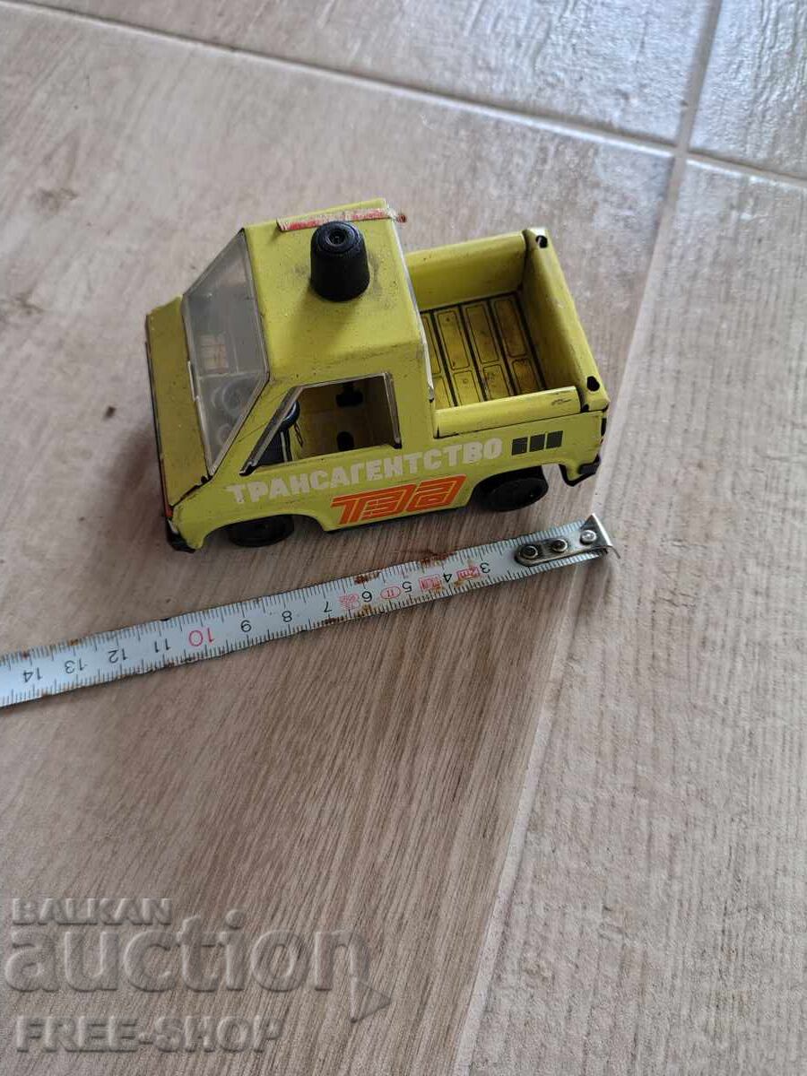 O jucărie veche de tablă