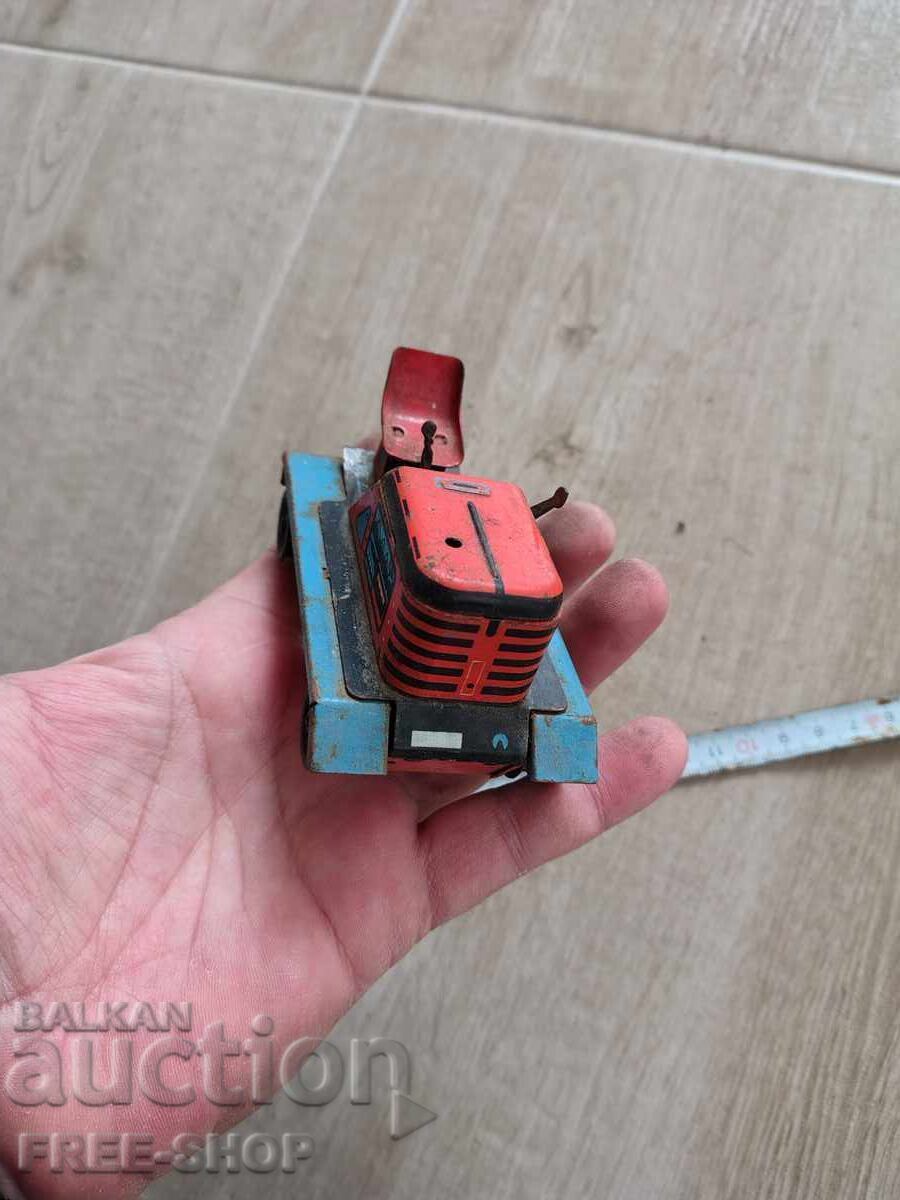 Ένα παλιό τσίγκινο παιχνίδι - 5