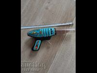 Ένα παλιό τσίγκινο παιχνίδι