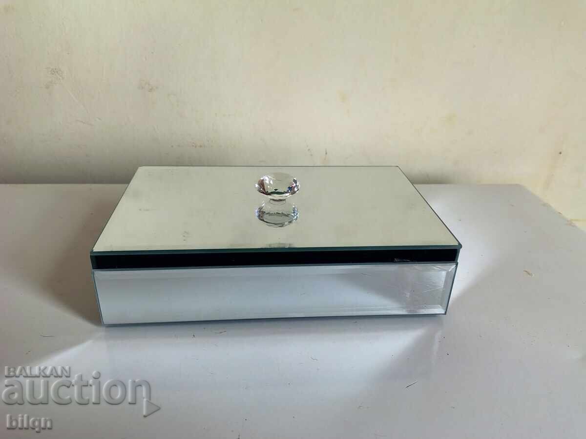 Υπέροχο Κουτί Κοσμημάτων με Καθρέφτη Υπέροχο Κουτί Κοσμημάτων με Καθρέφτη