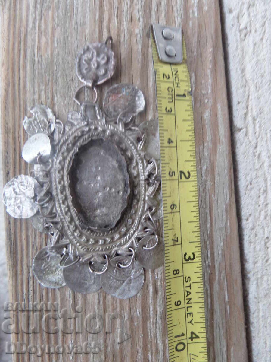 Delivery of Antique jewelry, silver, coins, money