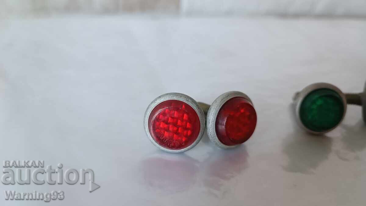 Ретро светлоотразителни болтове - котешки очи за автомобил с цена € 10.00 | 19.56 лв. Ретро светлоотразителни болтове - котешки очи за автомобил с цена € 10.00 | 19.56 лв.