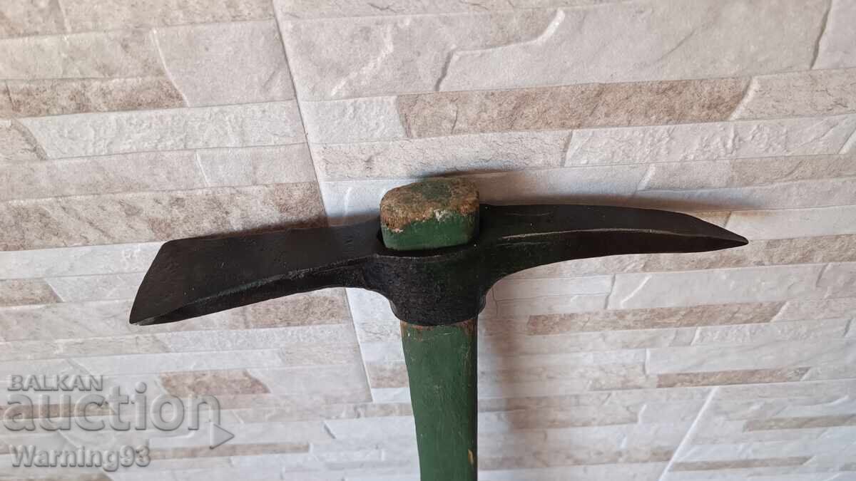 Mică târnăcop militar din epoca socialistă cu preț € 40.00 | 78.23 BGN Mică târnăcop militar din epoca socialistă cu preț € 40.00 | 78.23 BGN