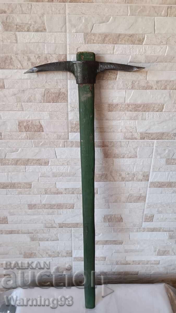 Livrarea Mică târnăcop militar din epoca socialistă Livrarea Mică târnăcop militar din epoca socialistă