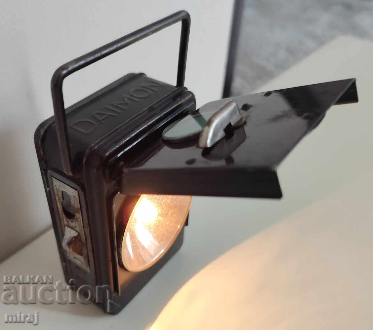 Немско военно фенерче DAIMON от времето на вермахта с цена € 67.00 | 131.04 лв. Немско военно фенерче DAIMON от времето на вермахта с цена € 67.00 | 131.04 лв.