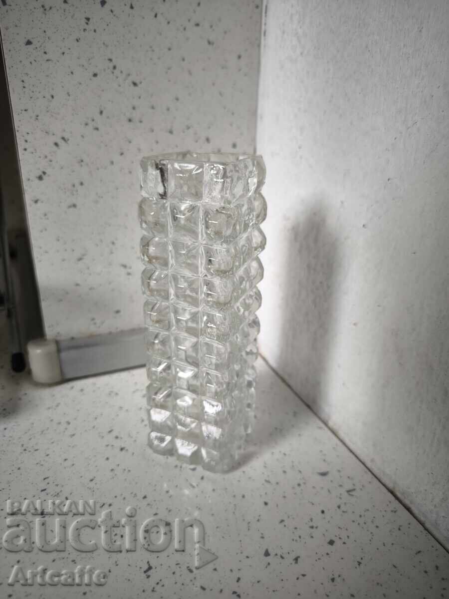 Παράδοση Ένα μικρό κρυστάλλινο βάζο Παράδοση Ένα μικρό κρυστάλλινο βάζο