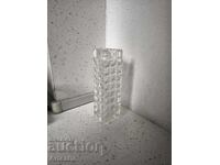 O vază mică de cristal