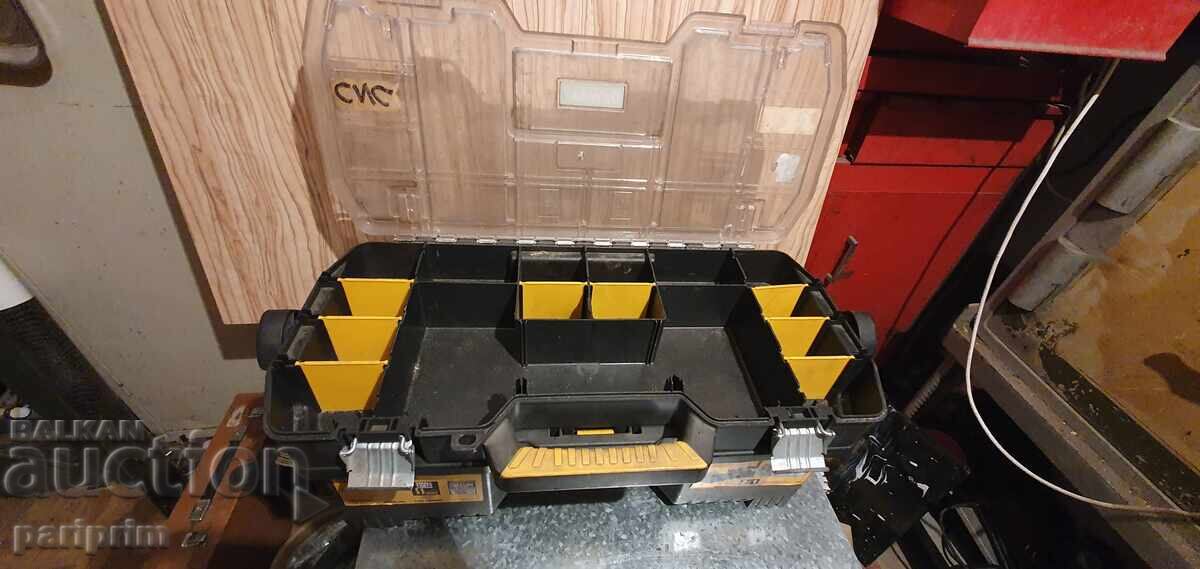 Super cutie de scule, DEWALT. BZTS cu preț € 2.00 | 3.91 BGN