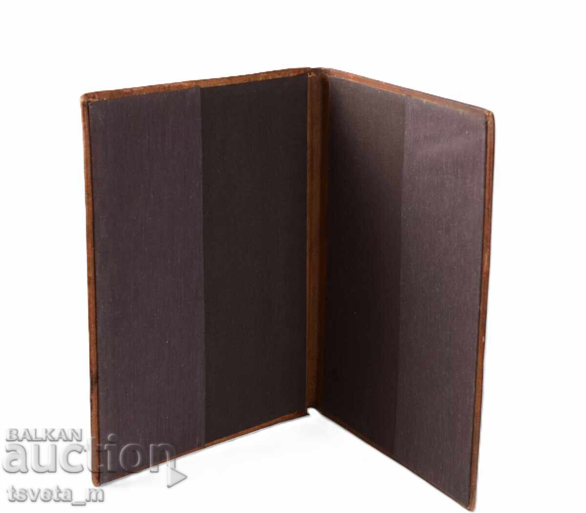 Παράδοση Δερμάτινος φάκελος διπλώματος δεκαετίας '70 σοσιαλισμού