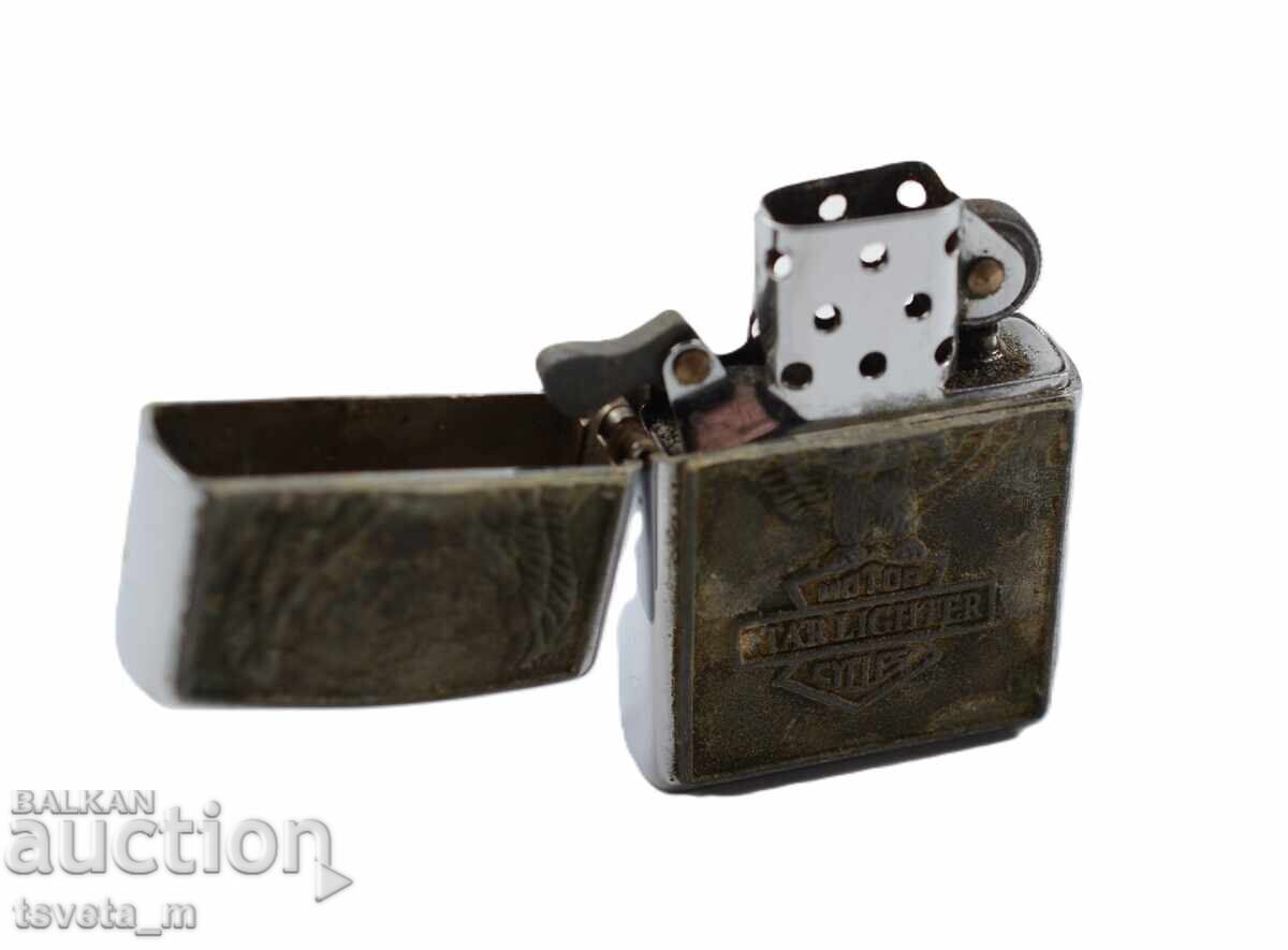 Licitație Brichetă pe benzină ZIPPO Licitație Brichetă pe benzină ZIPPO